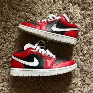 Nike women’s air jordan 1 low, chicago flip